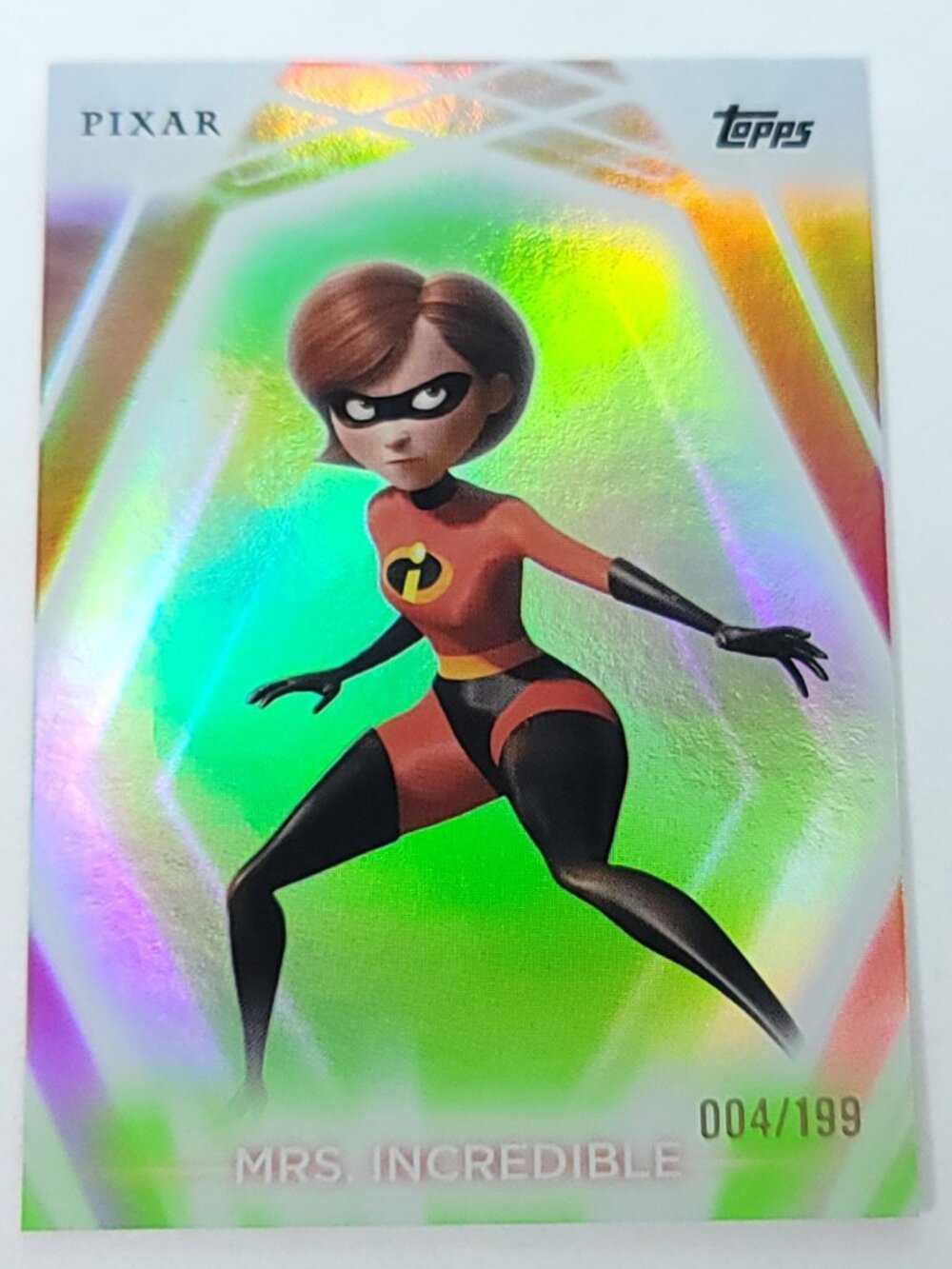 Mrs Incredible Topps 2026 Disney Neon Holo Parallel Refractor Limited 004/199